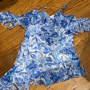 Venus cold shoulder flowy tank size 12